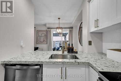 31 - 1995 Pine Grove Avenue, Pickering (Highbush), ON - Indoor Photo Showing Kitchen With Upgraded Kitchen