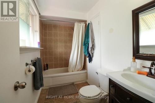 40 Stable Way, Ottawa, ON - Indoor Photo Showing Bathroom