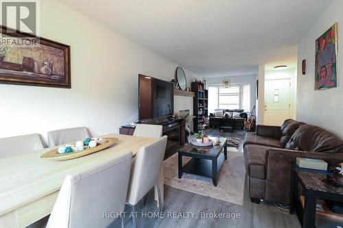 40 Stable Way, Ottawa, ON - Indoor Photo Showing Living Room