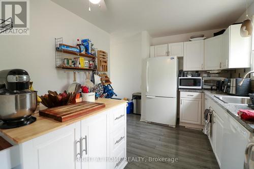 40 Stable Way, Ottawa, ON - Indoor Photo Showing Kitchen