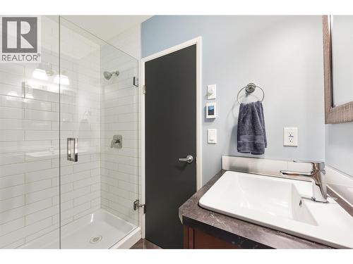 10915 Ward Street, Summerland, BC - Indoor Photo Showing Bathroom