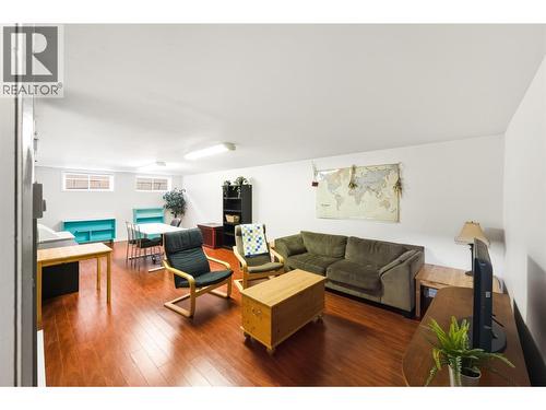 10915 Ward Street, Summerland, BC - Indoor Photo Showing Living Room