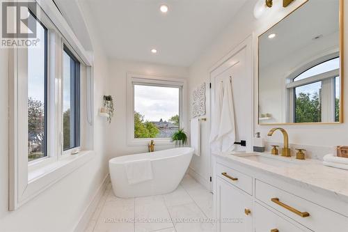 Relax in your soaker tub at the end of a long day - 32 Treadway Boulevard, Toronto, ON - Indoor Photo Showing Bathroom
