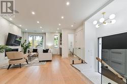 Bright & open LR with majestic tall pine views - 