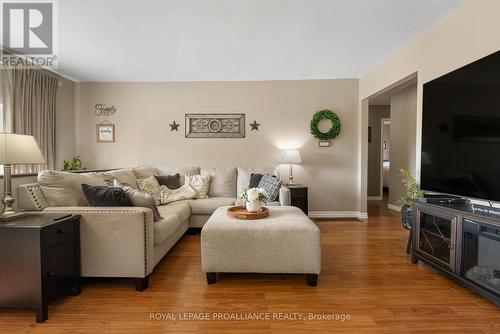 16395 Highway 2 Highway, Quinte West (Murray Ward), ON - Indoor Photo Showing Living Room