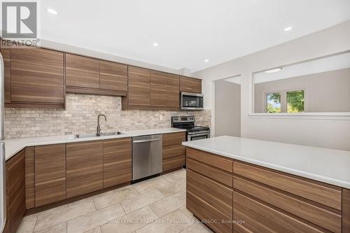 8 Chisholm Court, Ottawa, ON - Indoor Photo Showing Kitchen With Double Sink With Upgraded Kitchen