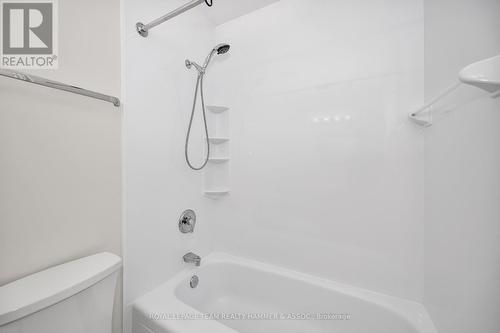 8 Chisholm Court, Ottawa, ON - Indoor Photo Showing Bathroom