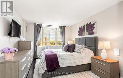 Ph8 - 5 Lisa Street, Brampton, ON - Indoor Photo Showing Bedroom