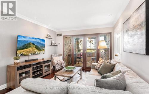 Ph8 - 5 Lisa Street, Brampton, ON - Indoor Photo Showing Living Room