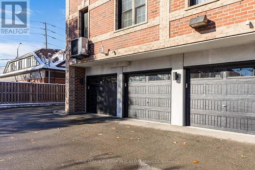 213 - 760 Lakeshore Road E, Mississauga, ON - Outdoor