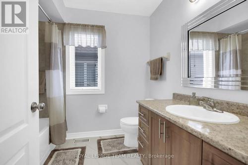 4pc Main Bath. - 1024 Northgraves Crescent, Ottawa, ON - Indoor Photo Showing Bathroom