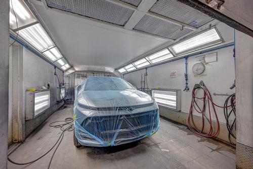 Commerce - 11 Rue Notre-Dame, Berthierville, QC - Indoor Photo Showing Garage