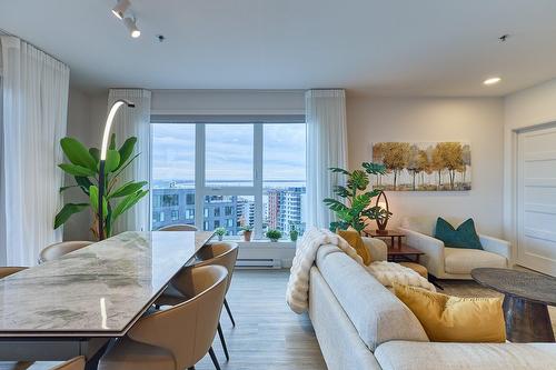 Overall view - 1208-8355 Boul. St-Laurent, Brossard, QC - Indoor Photo Showing Living Room