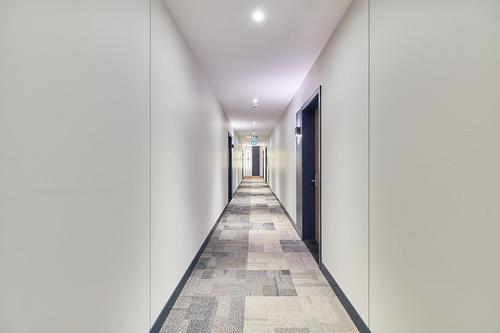 Passageway - 1208-8355 Boul. St-Laurent, Brossard, QC - Indoor Photo Showing Other Room