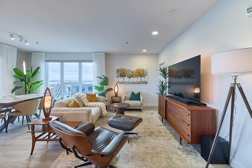 Living room - 1208-8355 Boul. St-Laurent, Brossard, QC - Indoor Photo Showing Living Room