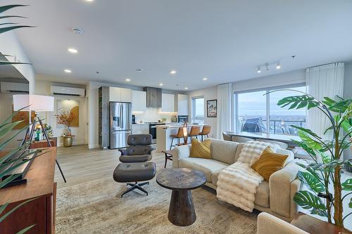 Living room - 1208-8355 Boul. St-Laurent, Brossard, QC - Indoor Photo Showing Living Room