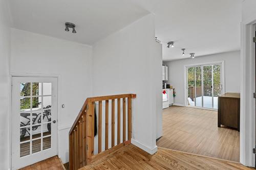 Escalier - 1581  - 1583 Rue Murray, Sainte-Agathe-Des-Monts, QC - Indoor Photo Showing Other Room