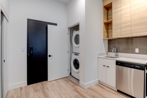 Hall d'entrée/Vestibule - 2710-1180 Rue De Bleury, Montréal (Ville-Marie), QC - Indoor Photo Showing Laundry Room