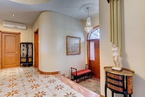 Hall d'entrée/Vestibule - 44 Rue Bourassa, Granby, QC - Indoor Photo Showing Other Room