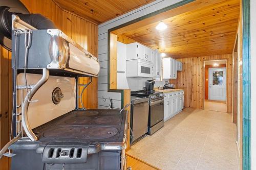 Cuisine - 277 Ch. Yves-Quesnel, Rigaud, QC - Indoor Photo Showing Laundry Room