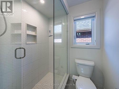 26 Hummingbird Grove, Adjala-Tosorontio, ON - Indoor Photo Showing Bathroom