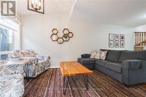 55 Morwick Drive, Hamilton, ON - Indoor Photo Showing Living Room