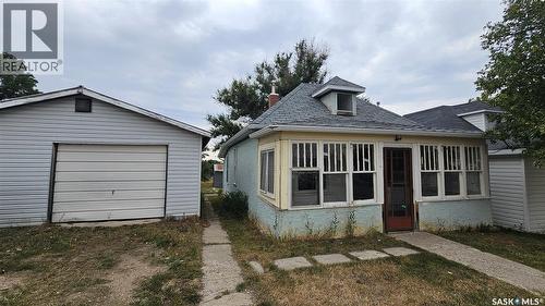 2470 Proton Avenue, Gull Lake, SK - Outdoor