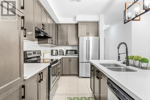 11 Oliana Way, Brampton, ON - Indoor Photo Showing Kitchen With Double Sink With Upgraded Kitchen