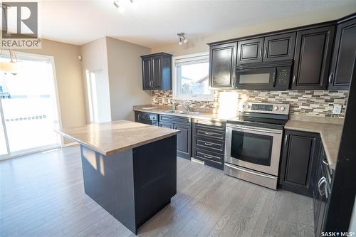 922 Hunter Road, Saskatoon, SK - Indoor Photo Showing Kitchen With Upgraded Kitchen