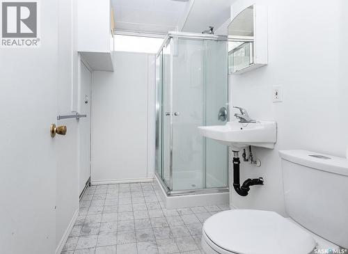1312 13Th Street E, Saskatoon, SK - Indoor Photo Showing Bathroom