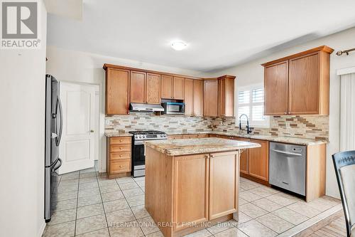 26 Peacock Crescent, Ajax, ON - Indoor Photo Showing Kitchen With Upgraded Kitchen