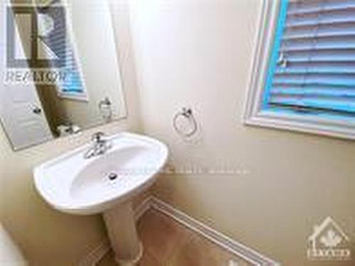 Main floor powder room - 722 Paul Metivier Drive, Ottawa, ON - Indoor Photo Showing Bathroom