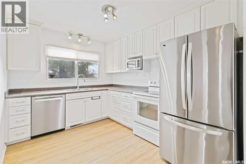 1516 Isabella Street E, Saskatoon, SK - Indoor Photo Showing Kitchen