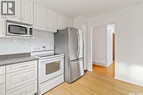 1516 Isabella Street E, Saskatoon, SK - Indoor Photo Showing Kitchen