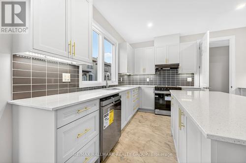 258 Sapling Grove, Ottawa, ON - Indoor Photo Showing Kitchen With Upgraded Kitchen