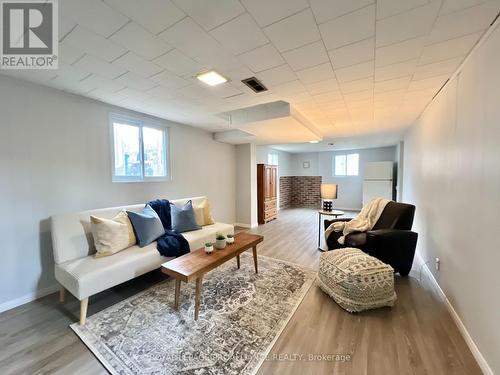 16 Lee Avenue, Belleville (Belleville Ward), ON - Indoor