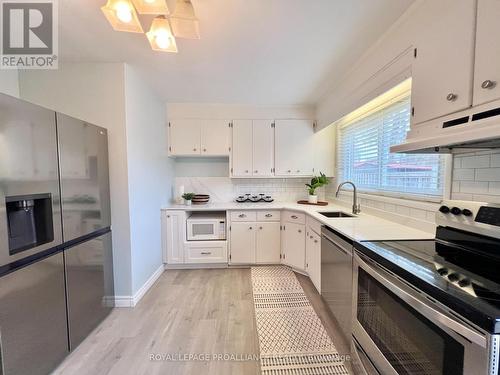 16 Lee Avenue, Belleville (Belleville Ward), ON - Indoor Photo Showing Kitchen With Upgraded Kitchen