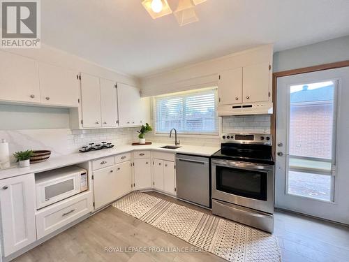 16 Lee Avenue, Belleville (Belleville Ward), ON - Indoor Photo Showing Kitchen With Stainless Steel Kitchen