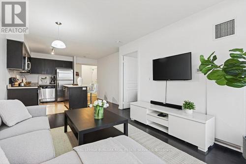 1110 - 1940 Ironstone Drive, Burlington, ON - Indoor Photo Showing Living Room