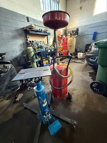 Commerce - 10355 Av. Armand-Lavergne, Montréal (Montréal-Nord), QC 