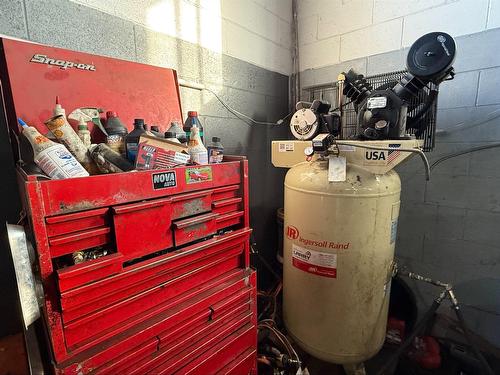 Commerce - 10355 Av. Armand-Lavergne, Montréal (Montréal-Nord), QC 