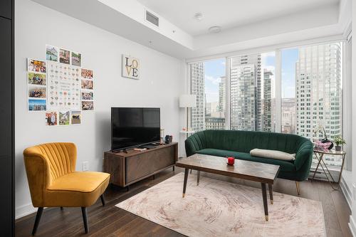 Salon - 3608-1188 Rue St-Antoine O., Montréal (Ville-Marie), QC - Indoor Photo Showing Living Room