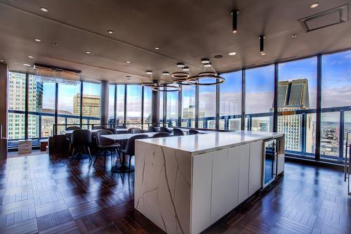 Salle communautaire - 3608-1188 Rue St-Antoine O., Montréal (Ville-Marie), QC - Indoor