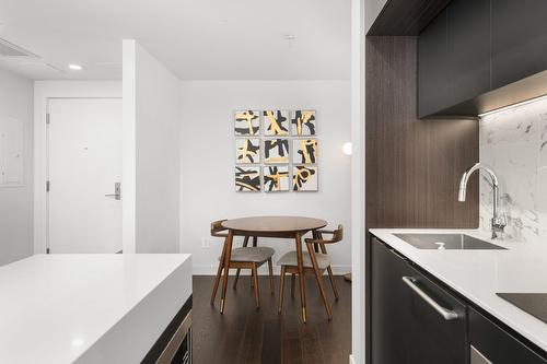 Vue d'ensemble - 3608-1188 Rue St-Antoine O., Montréal (Ville-Marie), QC - Indoor Photo Showing Kitchen With Upgraded Kitchen