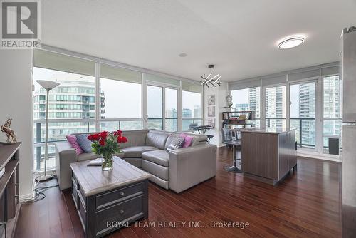 2504 - 2230 Lake Shore Boulevard W, Toronto, ON - Indoor Photo Showing Living Room