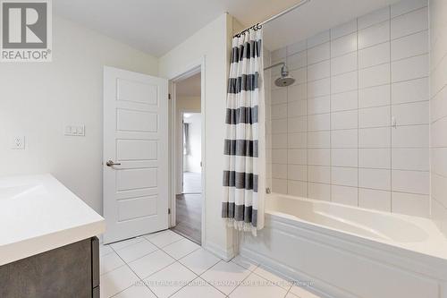 3 - 98 Huguenot Road, Oakville, ON - Indoor Photo Showing Bathroom
