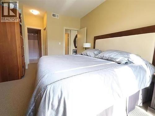 7343 Okanagan Landing Road Unit# 2204, Vernon, BC - Indoor Photo Showing Bedroom