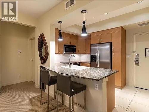 7343 Okanagan Landing Road Unit# 2204, Vernon, BC - Indoor Photo Showing Kitchen