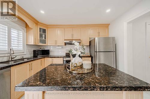 157 Billingsley Crescent, Markham, ON - Indoor Photo Showing Kitchen With Double Sink