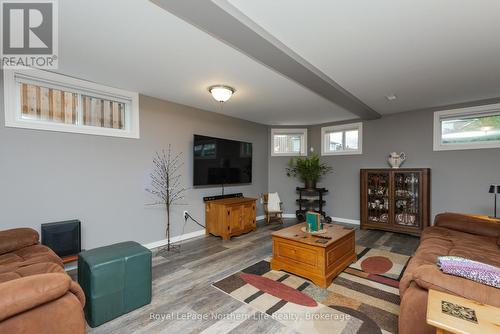 42 Balmoral Crescent, North Bay (Ferris), ON - Indoor Photo Showing Living Room